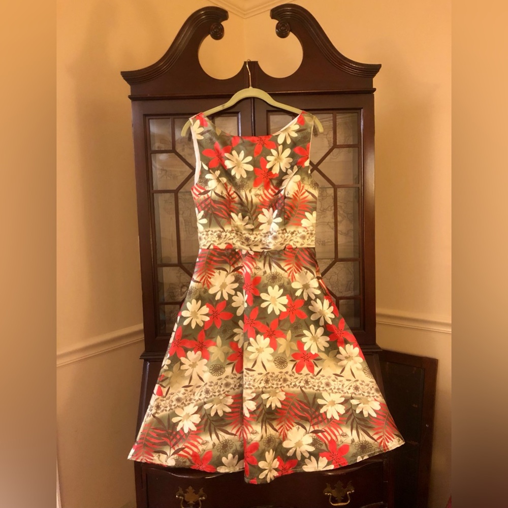 Flower print spring dress with full skirt